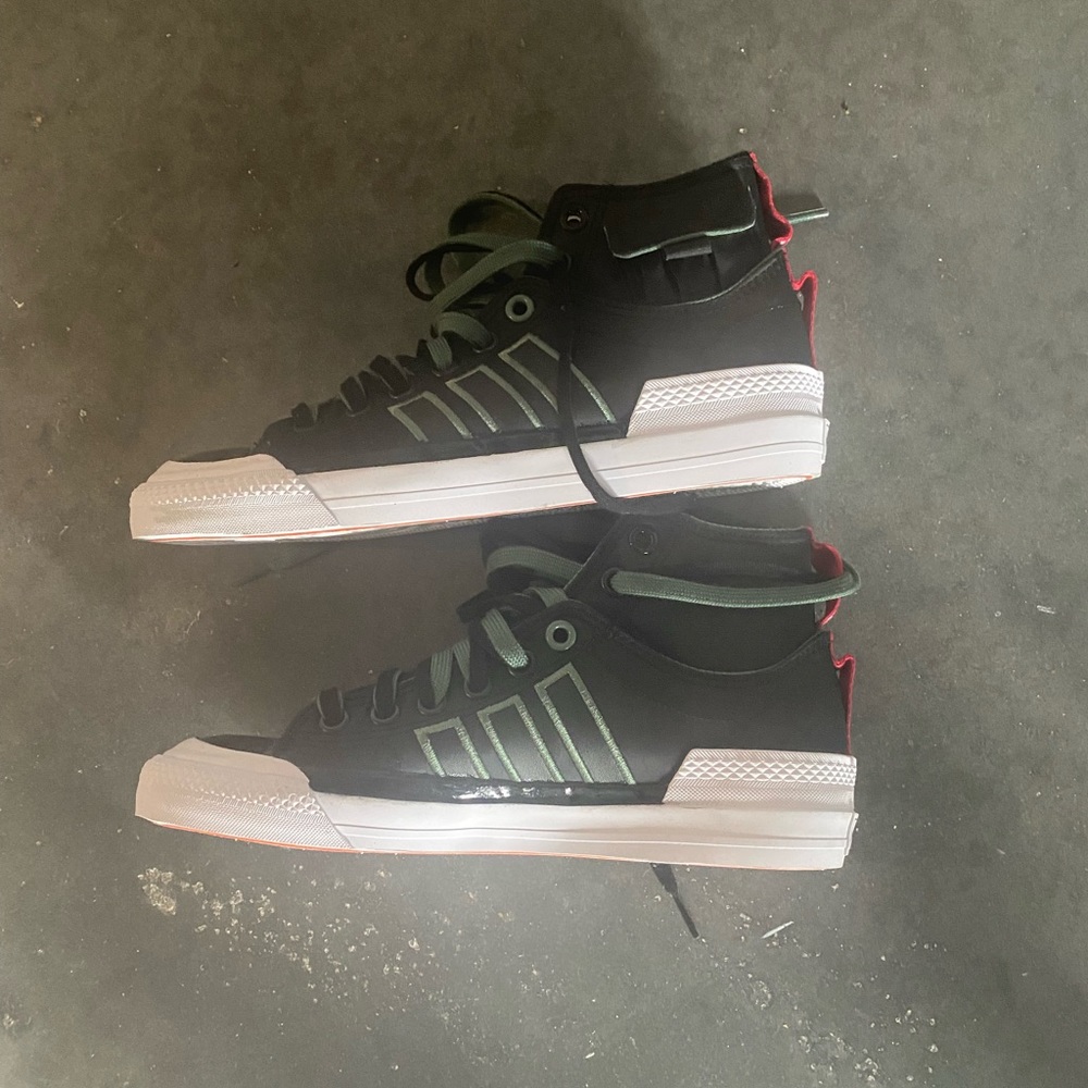 Adidas Sneakers